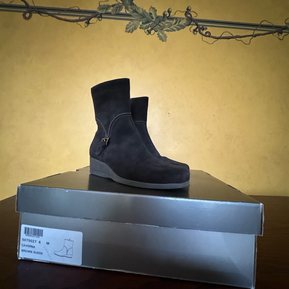 La Canadienne, La Verna boots, suede, Brown, size 6M